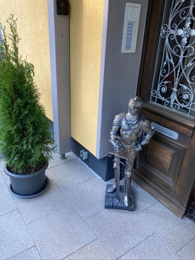 Haus Eveline - Ferienwohnungen Unterhalb Der Wartburg - アイゼナハ エクステリア 写真